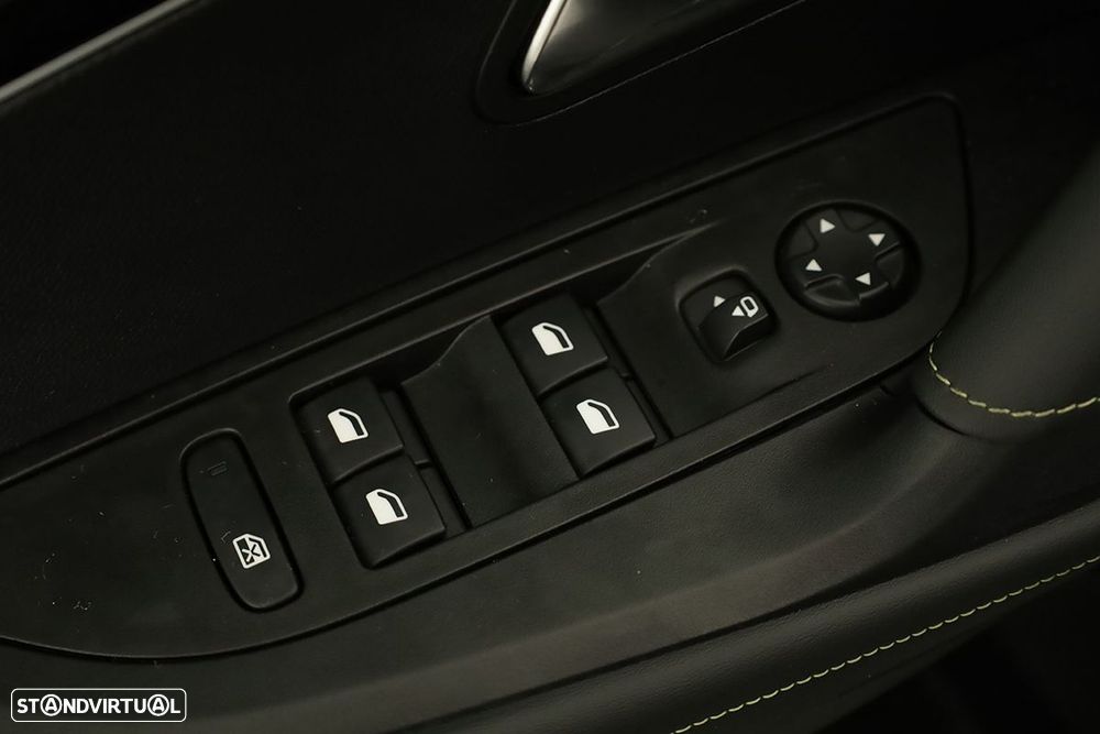 Peugeot e-2008 50 kWh GT - 23