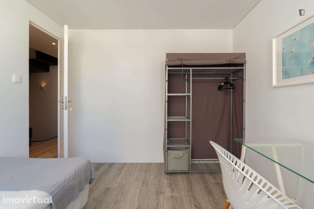 Quarto - localizado em Paranhos Porto - Grande imagem: 2/39