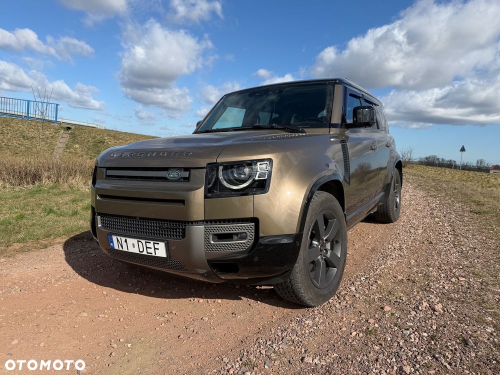 Land Rover Defender 110 D300 X-Dynamic SE - 4