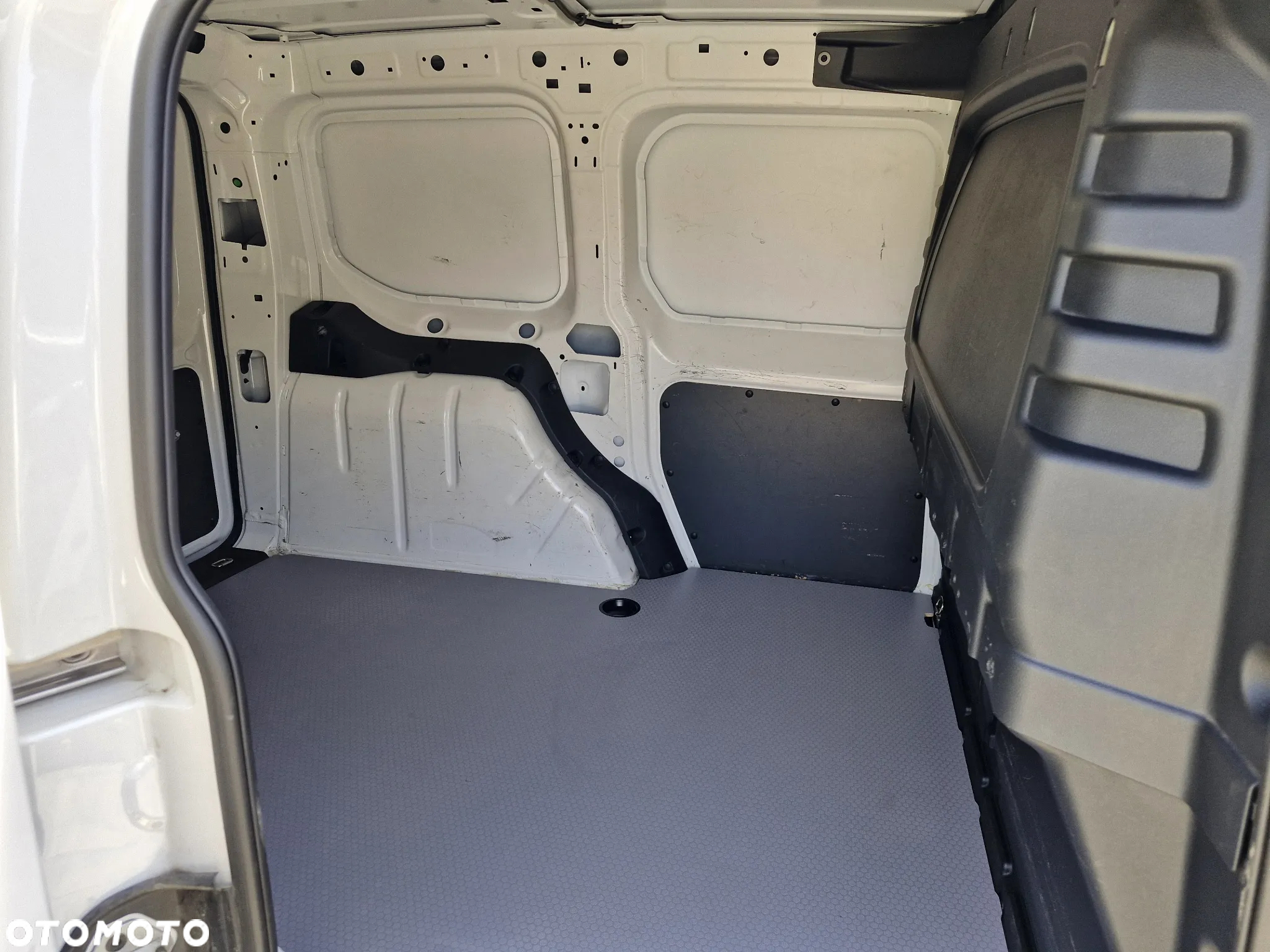 Volkswagen Caddy - 26