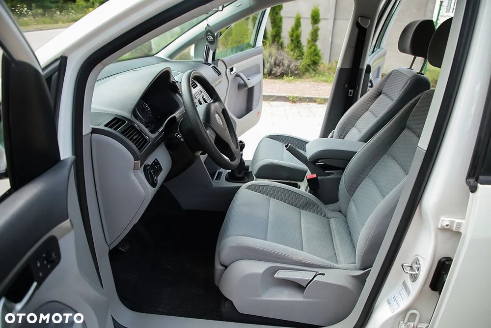 Volkswagen Touran 2.0 TDI DPF Trendline - 12