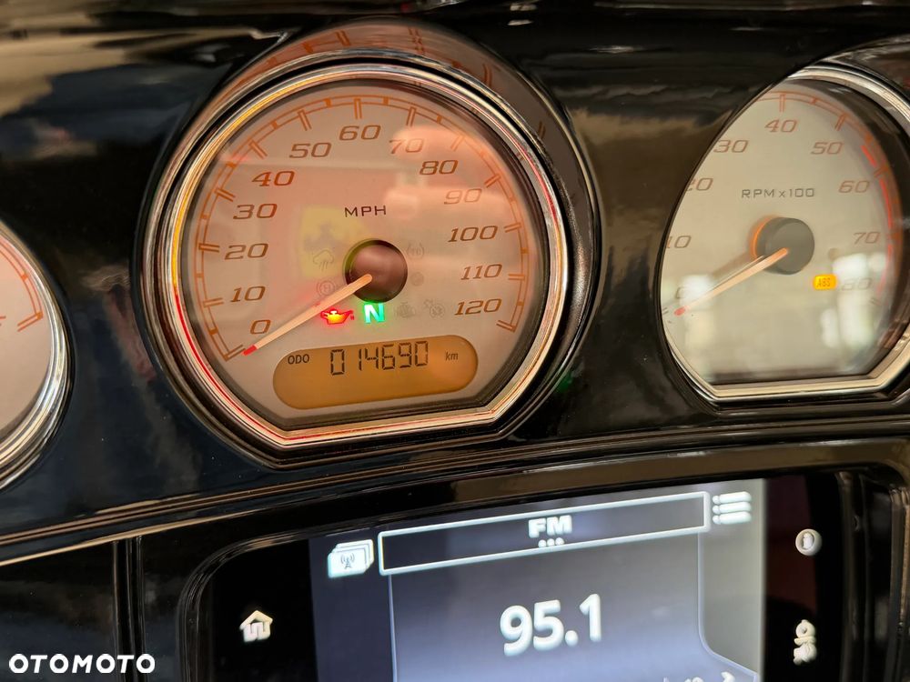 Harley-Davidson Touring Street Glide - 28