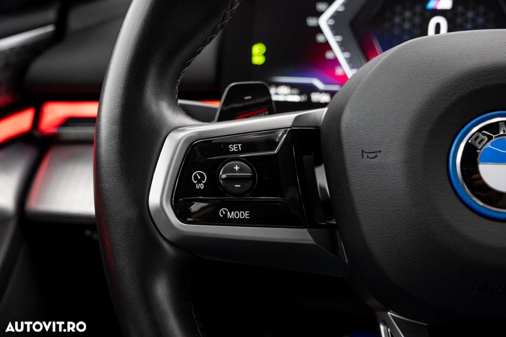 BMW Seria 5 550e xDrive Aut. - 32