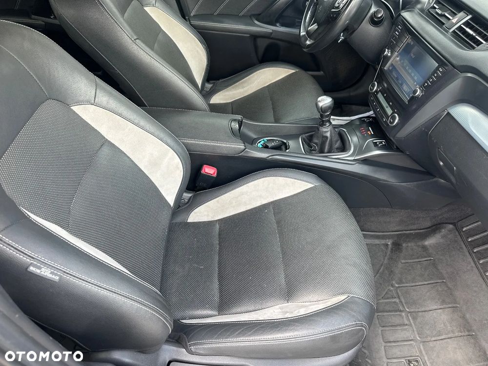 Toyota Avensis 2.0 D-4D Selection - 22