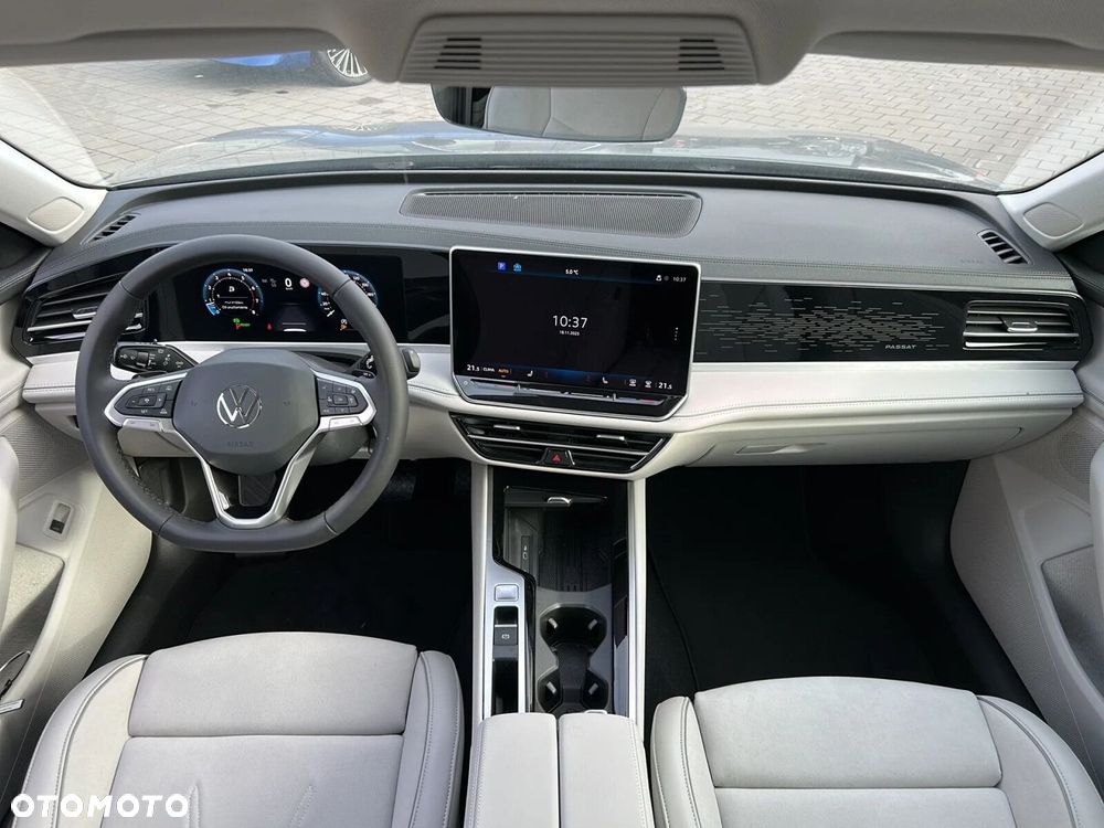 Volkswagen Passat - 4