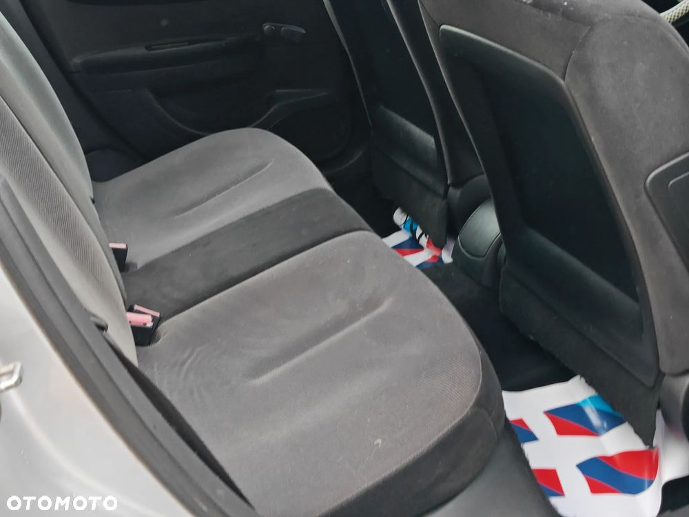 Citroën C4 1.4 16V Advance - 18