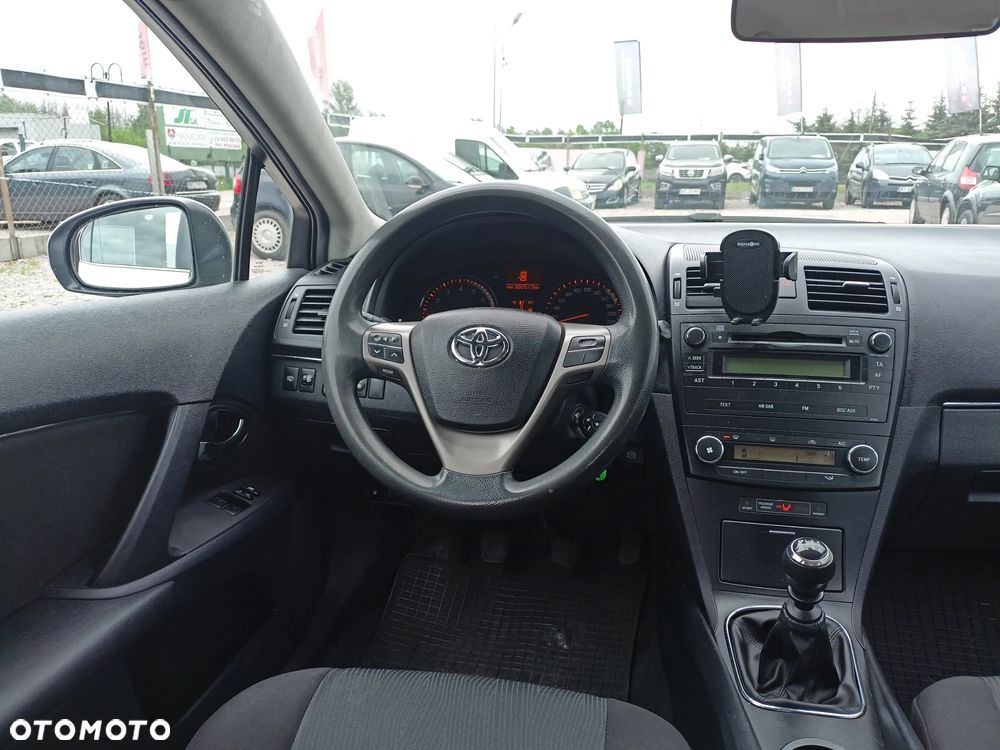 Toyota Avensis - 10