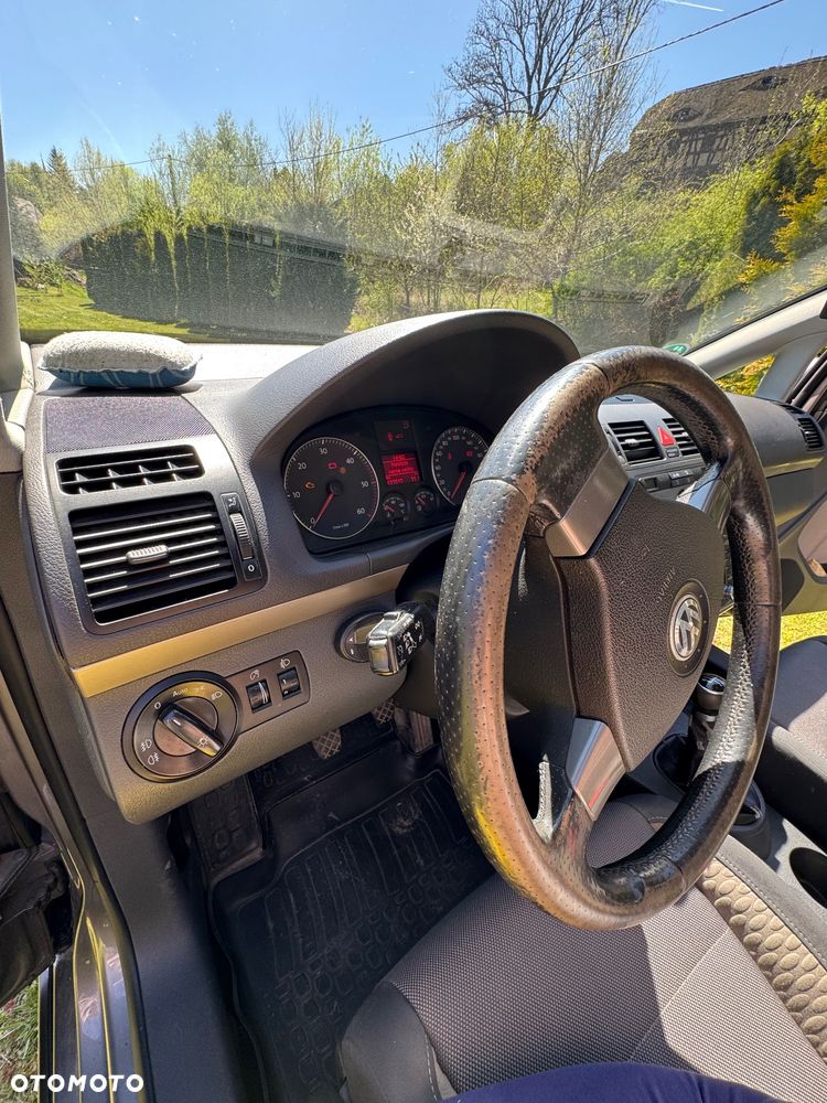 Volkswagen Touran 2.0 TDI DPF Cross - 11