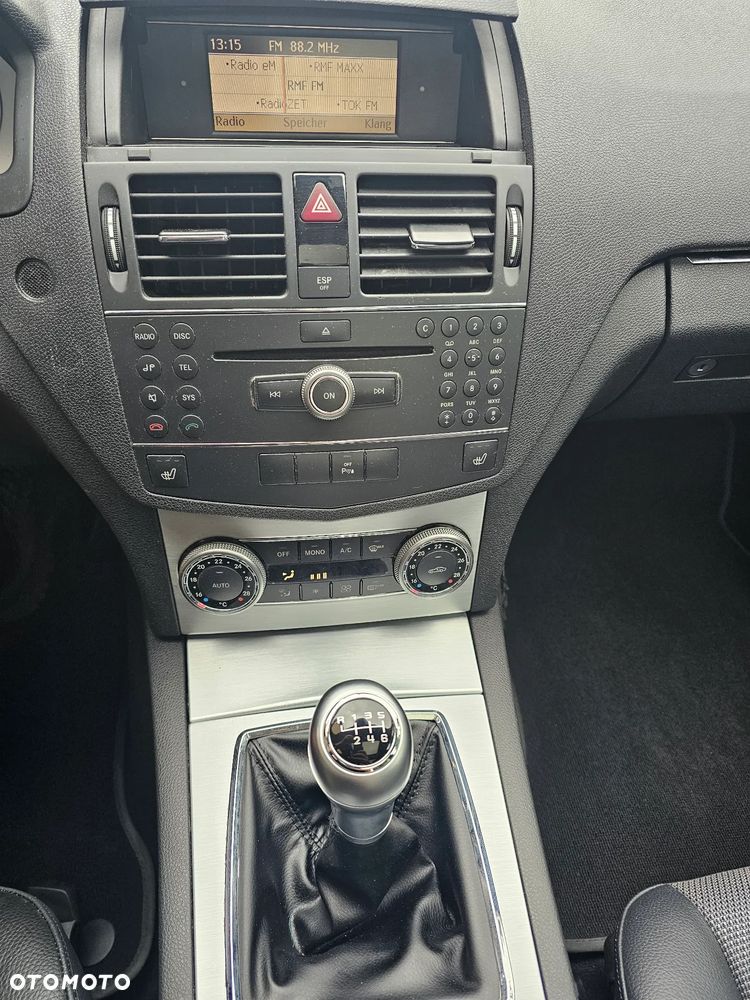 Mercedes-Benz Klasa C 180 Kompressor BlueEFFICIENCY Special Edition - 23