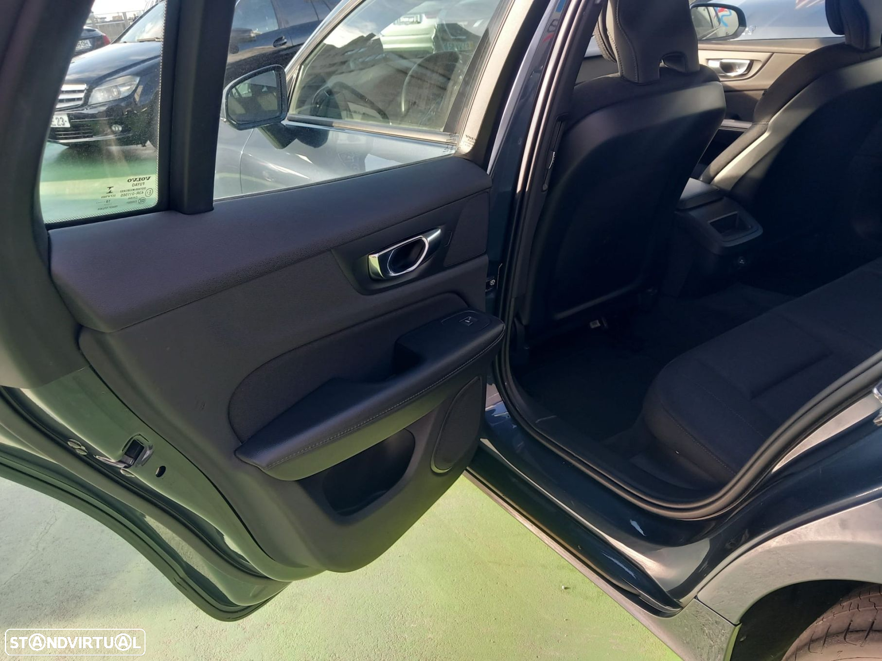 Volvo V60 2.0 D3 Momentum Geartronic - 19