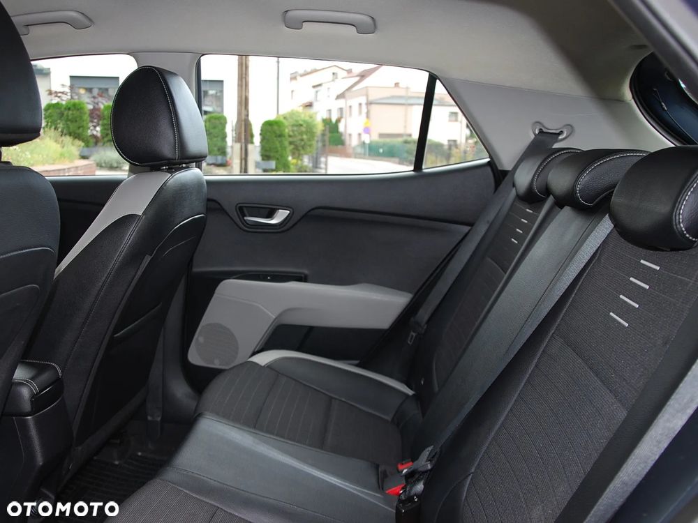 Kia Stonic 1.2 L - 12