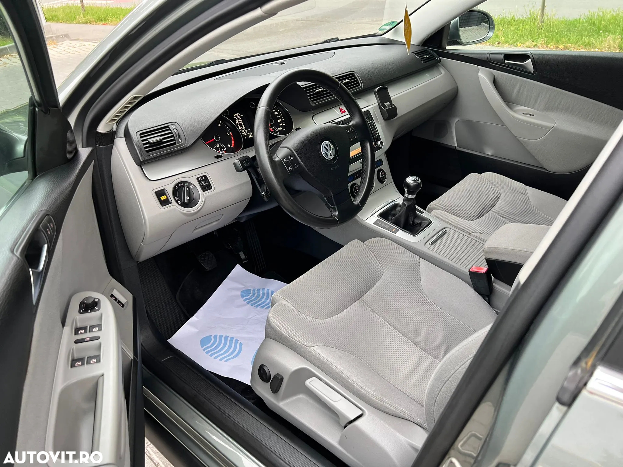 Volkswagen Passat Variant 2.0 TDI BlueMotion Technology DPF Comfortline - 15