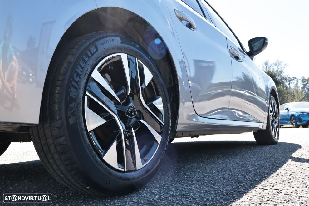 Peugeot 208 1.2 PureTech Allure - 5