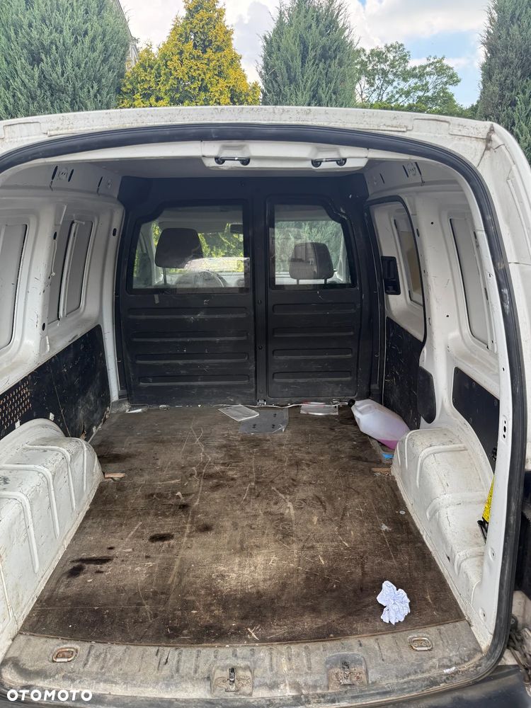 Volkswagen Caddy Comfortline BMT - 8