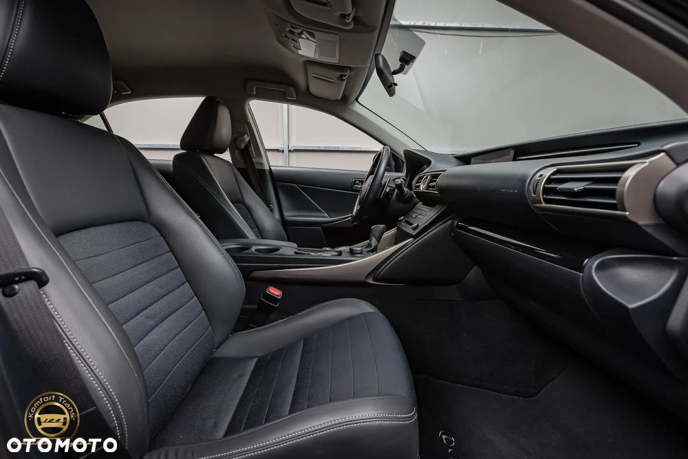 Lexus IS 200t Elite - 17