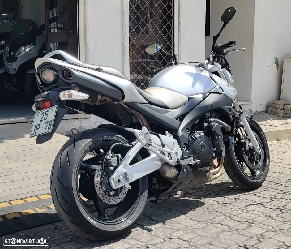 Suzuki GSR 600 - 10