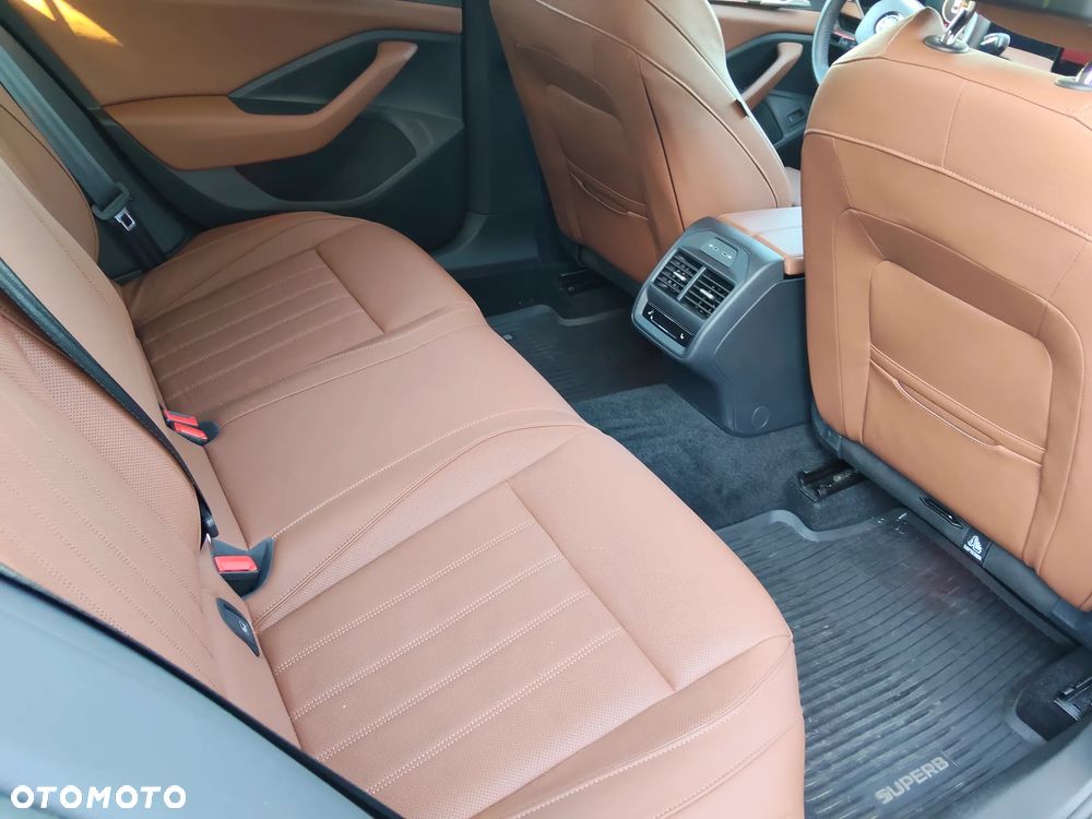 Skoda Superb 2.0 TSI 4x4 L&K DSG - 32