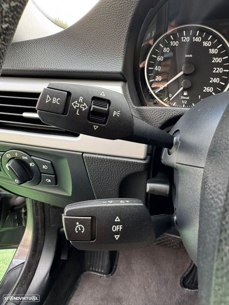 BMW 320 dA Exclusive - 23