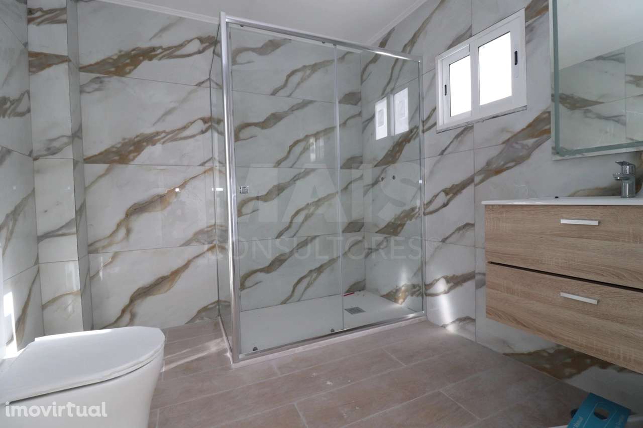 Moradia T3 Totalmente Remodelada, espaço exterior privado, em Salva... - Grande imagem: 5/26