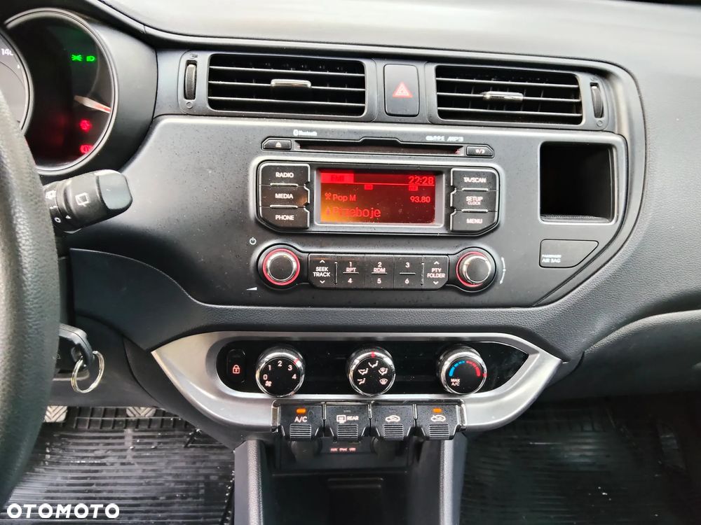 Kia Rio 1.2 Attract - 28