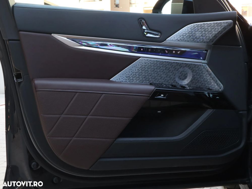 BMW M7 M760e xDrive - 15