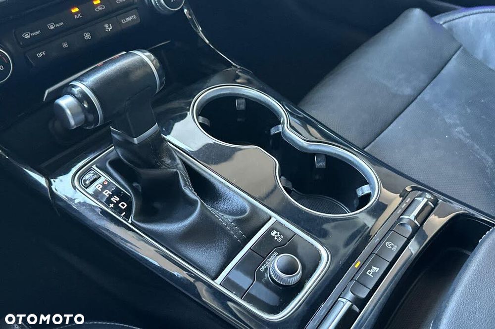 Kia Stinger - 12