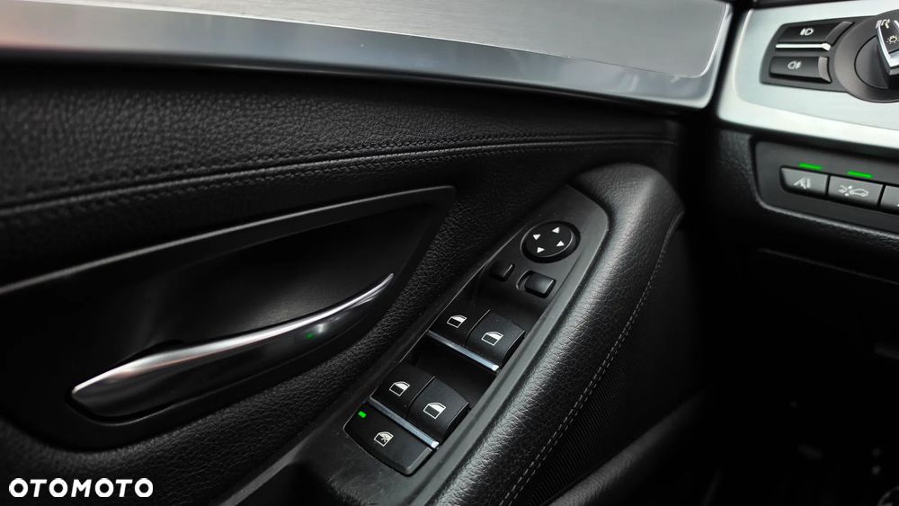 BMW Seria 5 530d xDrive Luxury Line - 36