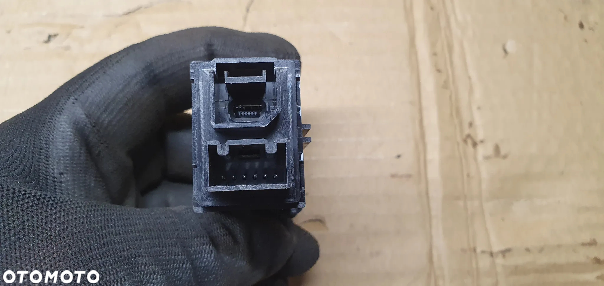 Czytnik Gniazdo AUX USB Opel Zafira C 20868798 - 4