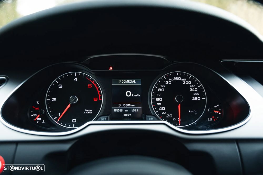 Audi A4 2.0 TDI DPF S line Sport Pack - 31