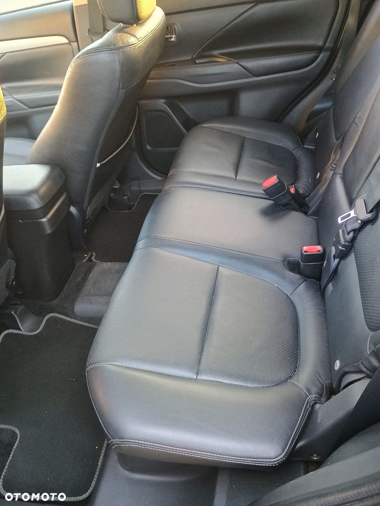 Mitsubishi Outlander 2.0 4WD - 8