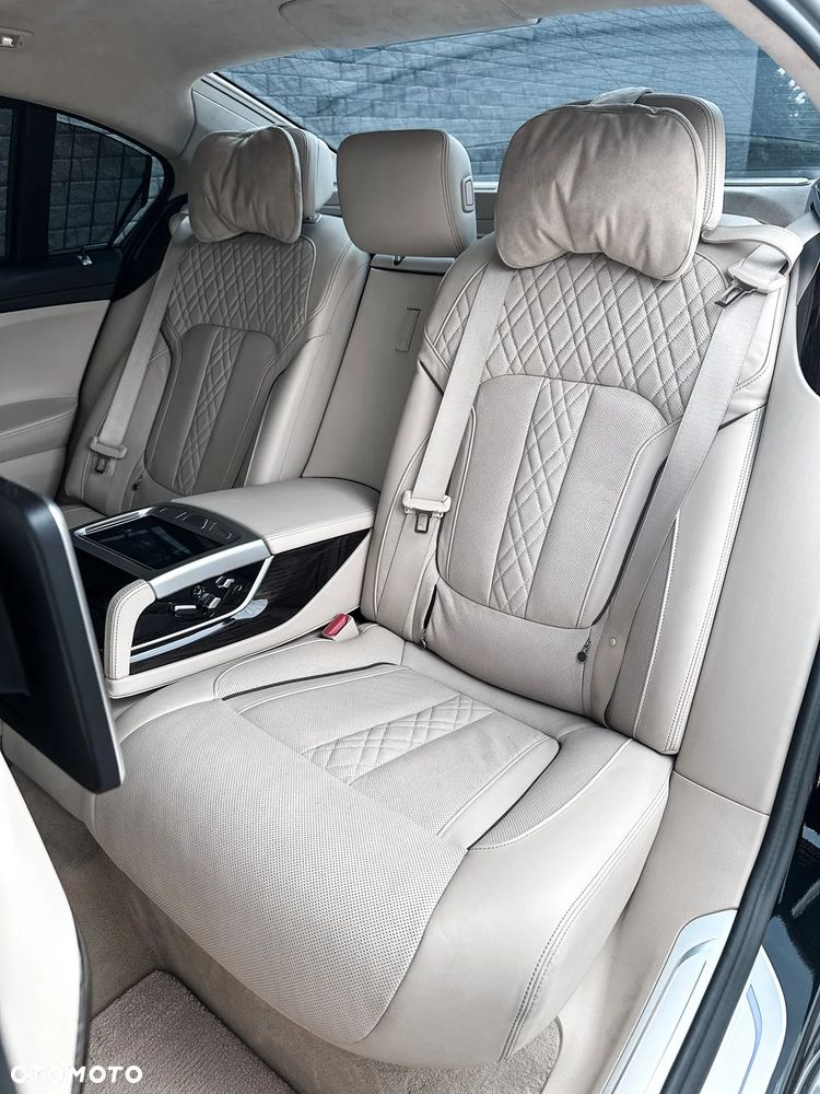 BMW Seria 7 750Li Edition Exclusive - 13