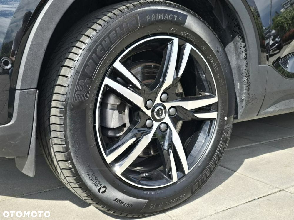 Volvo XC 40 B4 Plus Dark - 18