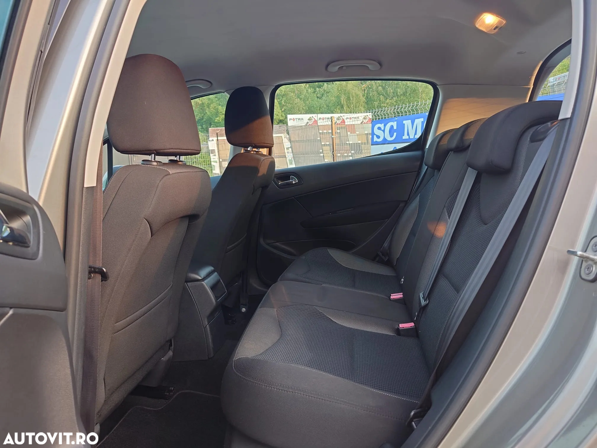 Peugeot 308 1.6E Premium Pack - 14