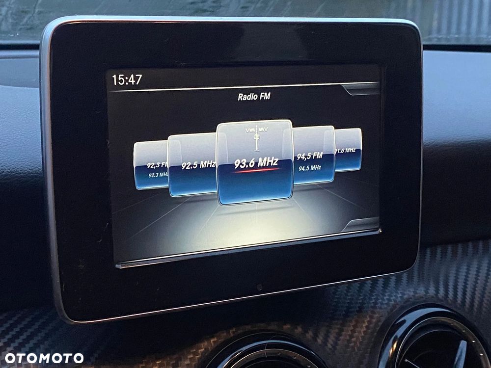 Mercedes-Benz GLA 200 d 7G-DCT - 21