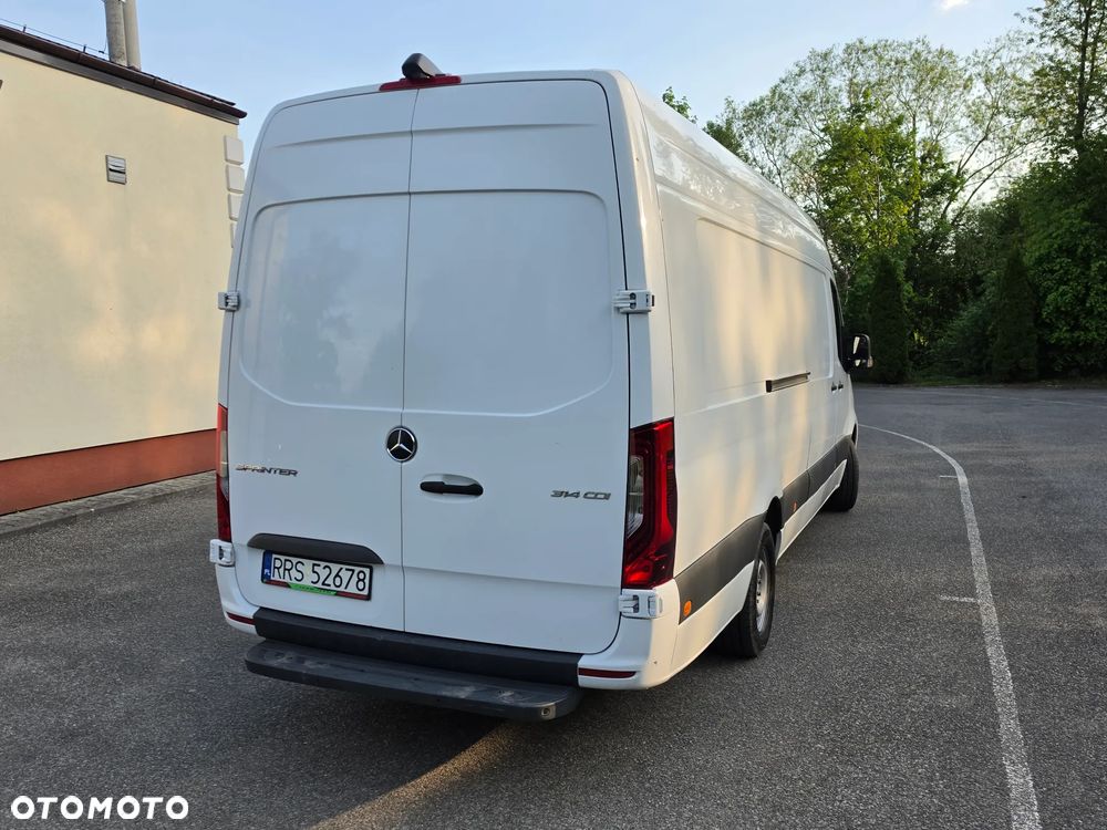 Mercedes-Benz Sprinter - 14