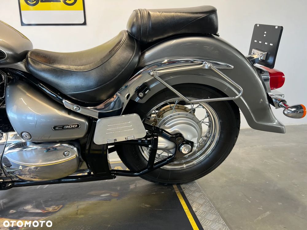 Suzuki Intruder - 14