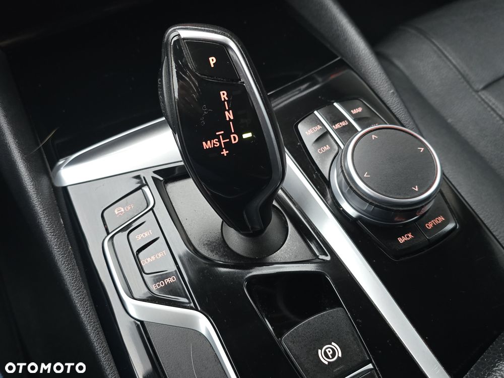 BMW Seria 5 520d - 24