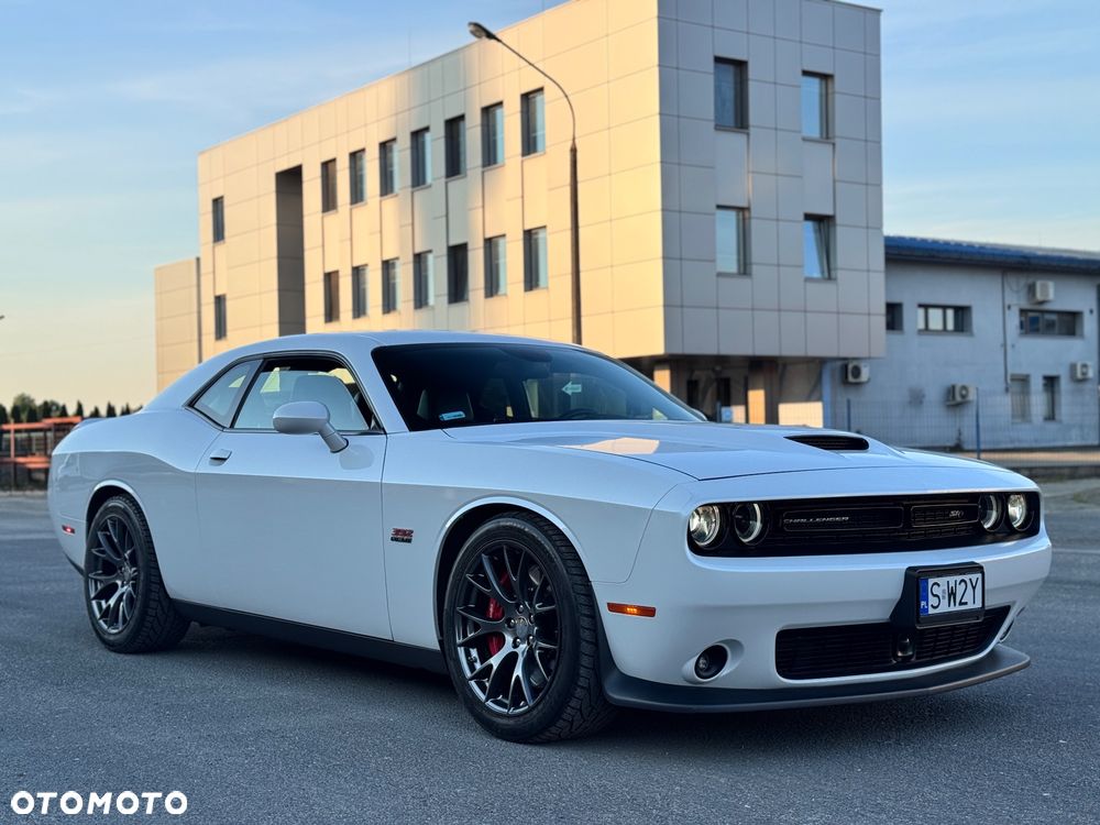 Dodge Challenger - 1