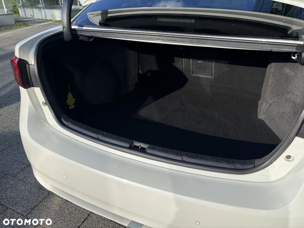 Toyota Avensis 1.8 Prestige MS - 26