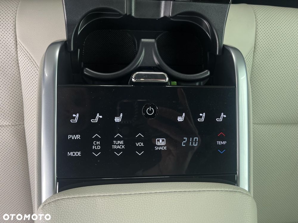 Toyota Camry - 23