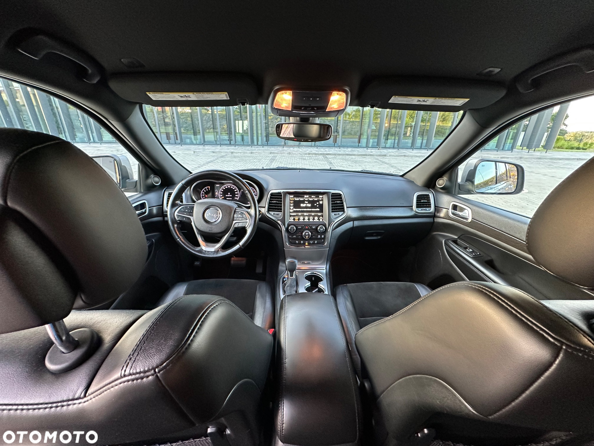 Jeep Grand Cherokee - 23