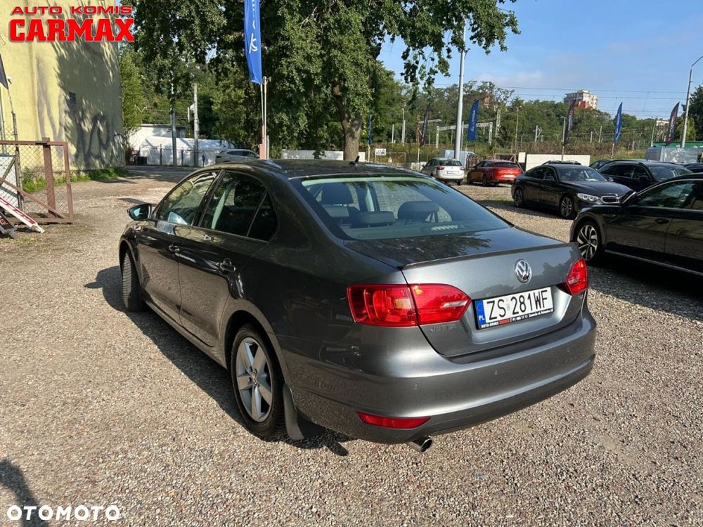 Volkswagen Jetta 1.6 TDI Comfortline - 6