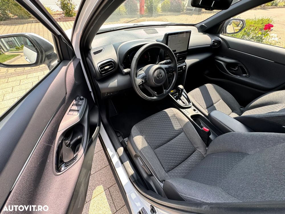 Toyota Yaris 1.5 VVT-i HSD Dynamic Bi-tone - 23