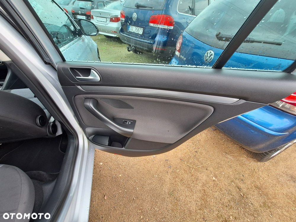 Volkswagen Golf 1.6 TDI DPF Style - 25