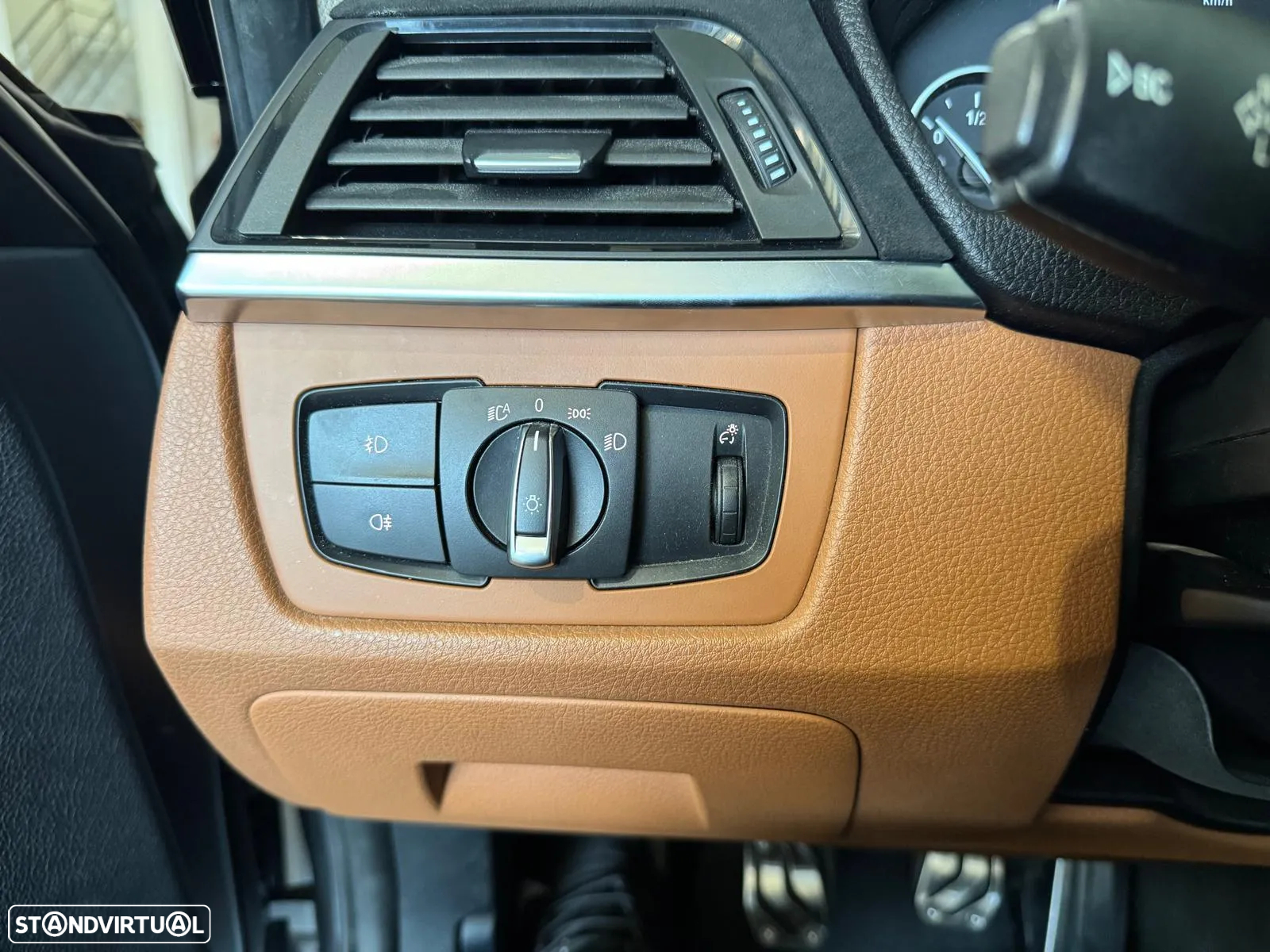 BMW 320 i Pack M - 27