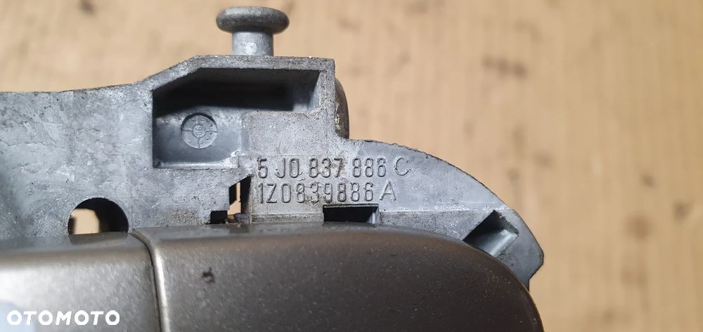 Klamka prawy przód przednia prawa Skoda Roomster 9202 5J0837886C - 4