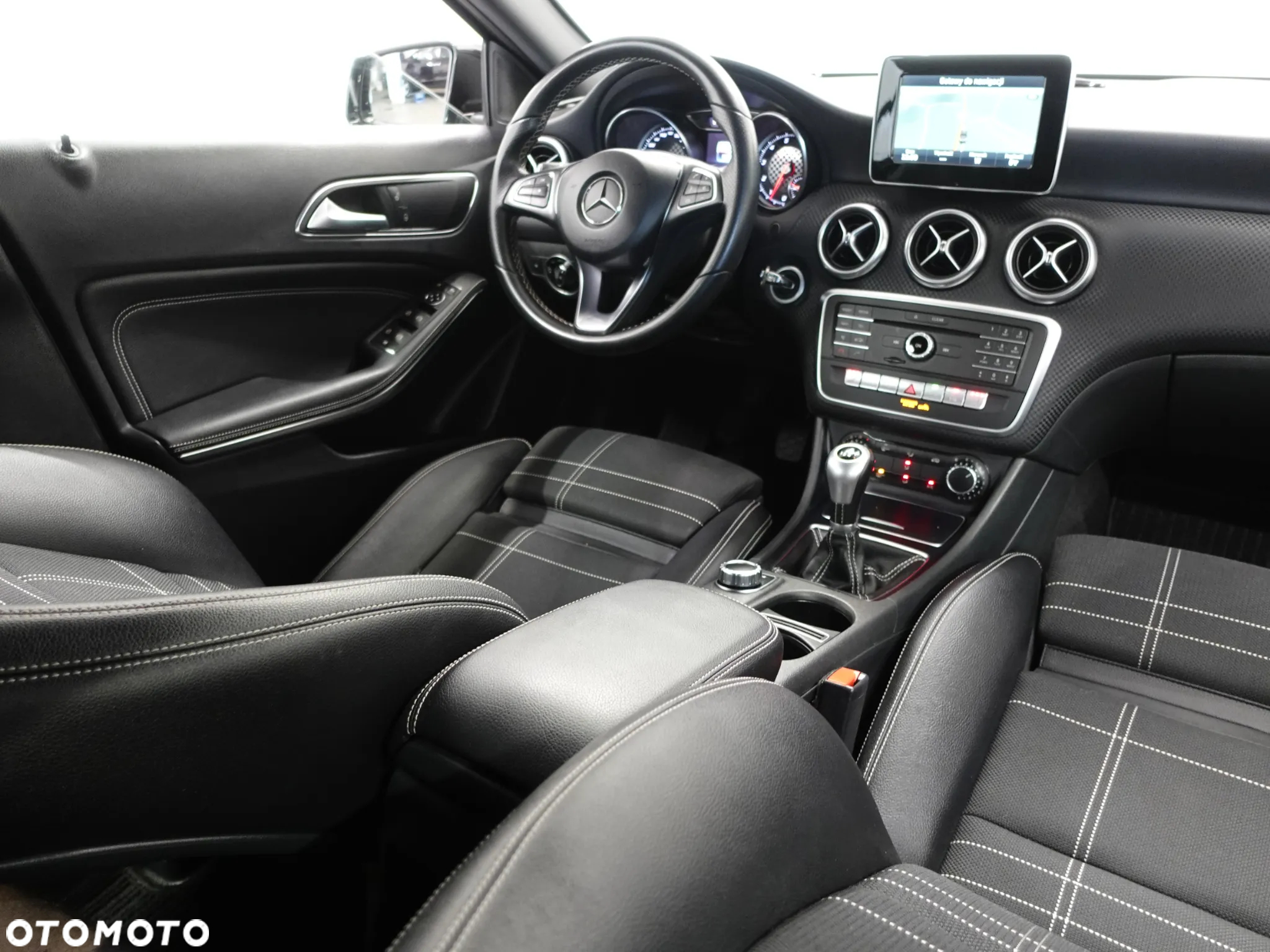 Mercedes-Benz Klasa A 180 (BlueEFFICIENCY) - 30
