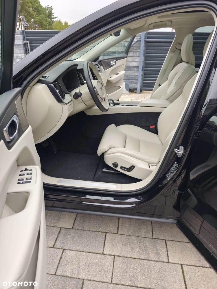 Volvo XC 60 T6 Plug-In Hybrid AWD Plus Dark - 15