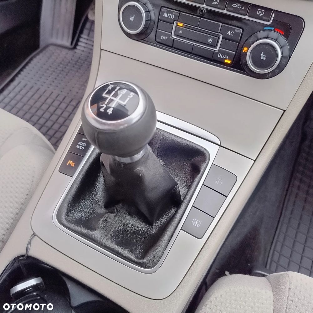 Volkswagen Passat - 35