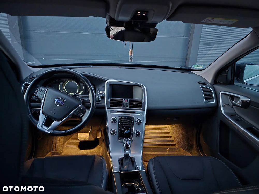 Volvo XC 60 D5 AWD Momentum - 12